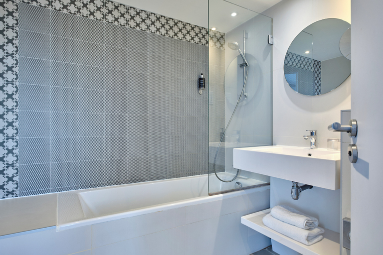 Bathroom 4, Hotel Atrium by HappyCulture, Hauts-de-Seine