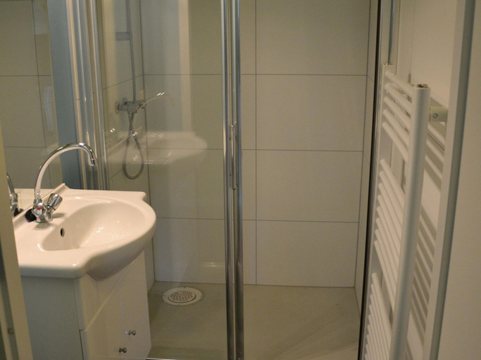 Bathroom, Bungalow in Netherlands With Ship-like Design, 's-Gravenzande
