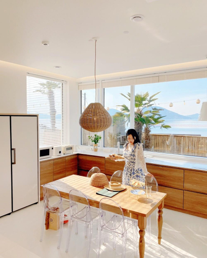 Others 3, On the Sunset Mansion, Geoje