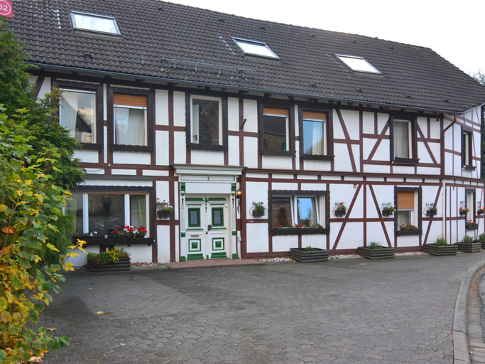 Exterior & Views 2, Spacious Group Home near Winterberg & Willingen with Private Garden, Hochsauerlandkreis