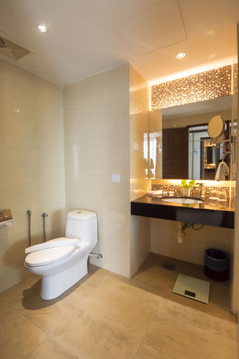 Bathroom 3, Kinta Riverfront Hotel And Suites, Kinta