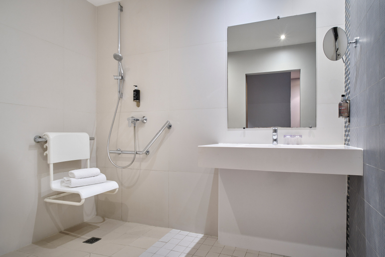 Bathroom 4, Hotel Atrium by HappyCulture, Hauts-de-Seine