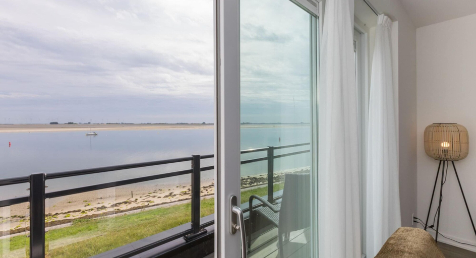 View from property 3, Apartment in Sint-annaland With Water Views, Tholen
