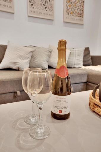 Food & Drinks 5, The Bay Escape -Lovely 3bd house, Cardiff