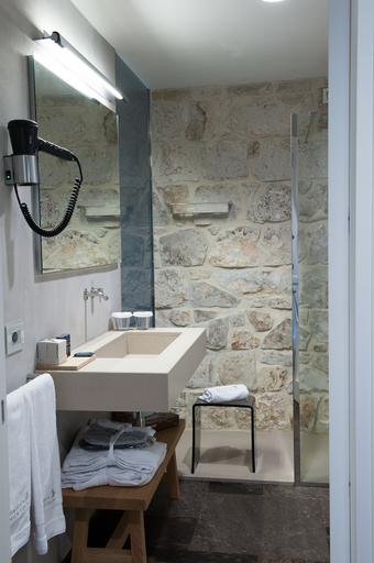Bathroom 4, Masseria della Volpe, Syracuse