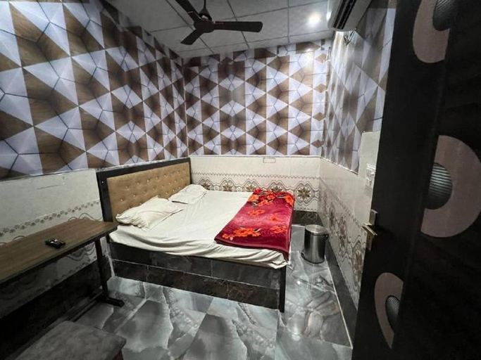 Bathroom, SK Restaurant & Hotel, Sonipat