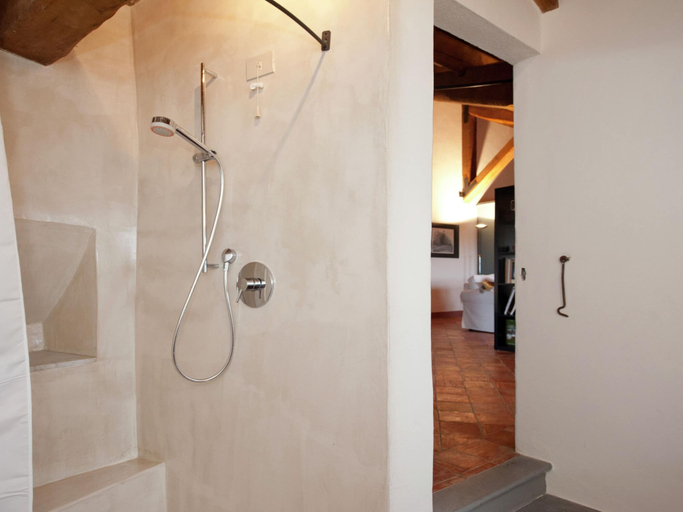 Bathroom 3, A Castle Stay in Wine Country, Alessandria