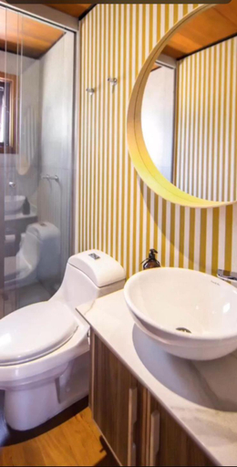 Bathroom, La Sirca Wine Cabins, Cardenal Caro