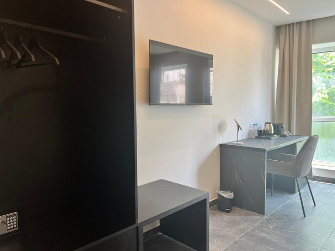 Others 4, Signature Suites - Athens, Attica