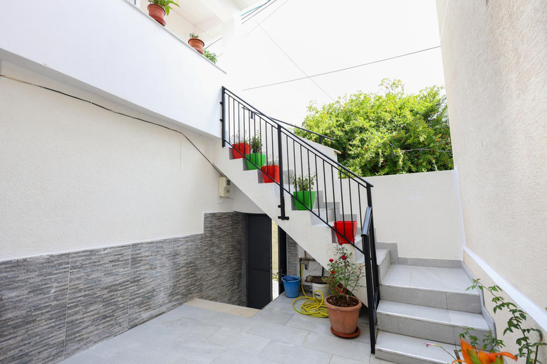 Others 3, Guesthouse Berati, Beratit