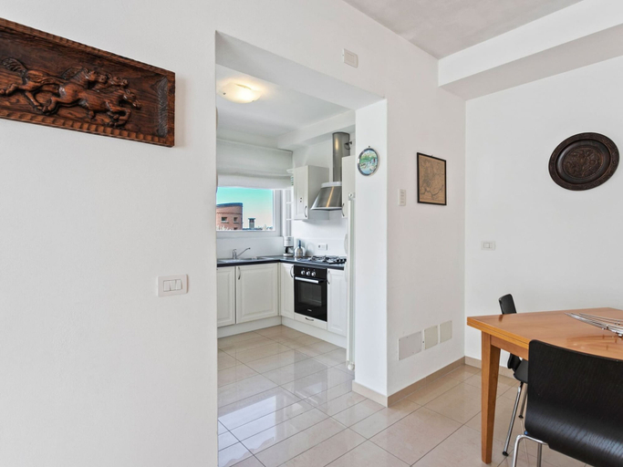 Others 5, Sunny Villa With Terrace, Varese