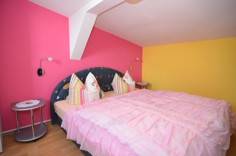 Bedroom 2, Neustadt 2BR With Garden, Ilm-Kreis