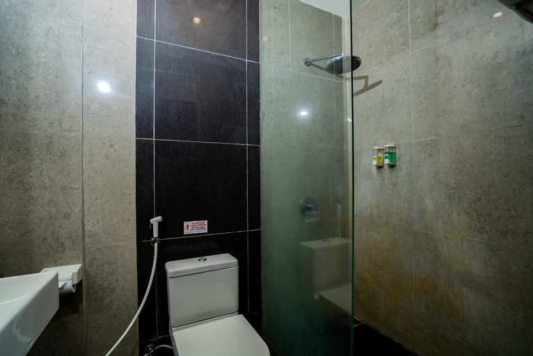 Bathroom 13