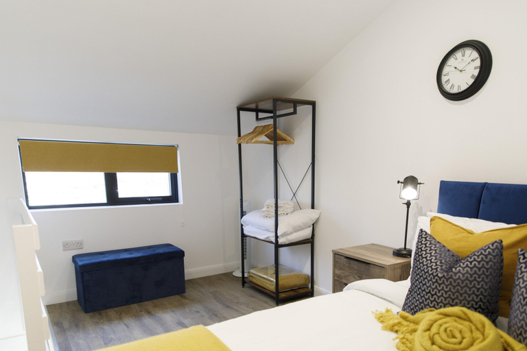 Room 4, On the Water 5 With Free Parking By My Getaways, Brighton and Hove