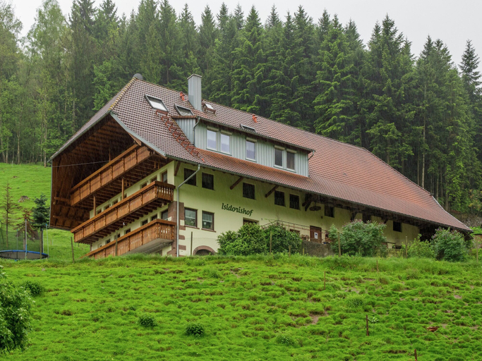 Exterior & Views
