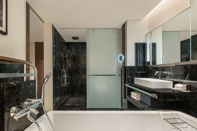 Bathroom 18