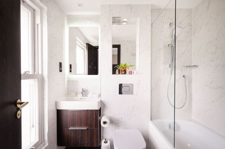 Bathroom 3, The Selwyn Hotel, London