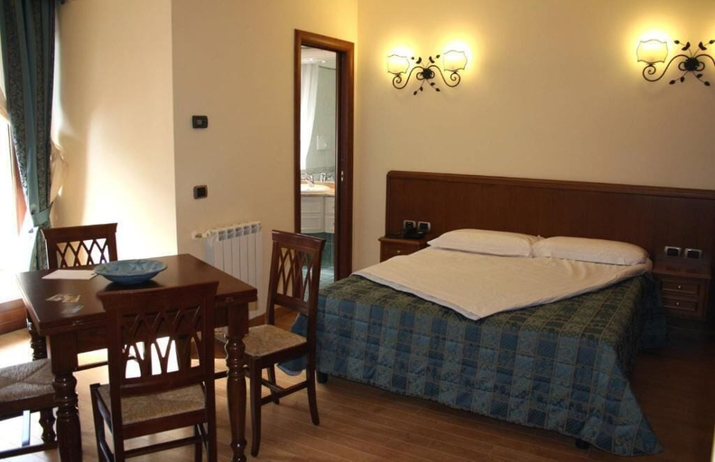 Bedroom 2, Altea Suites Hotel Residence, Rome