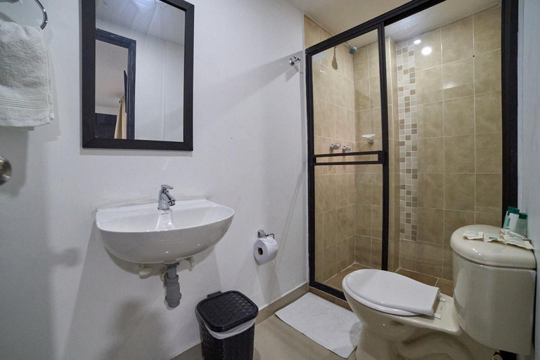 Bathroom 4, Hotel Express Medellin FARUM, Medellín