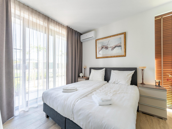 Room 3, Holiday Home in Harderwijk With Private Jacuzzi, Zeewolde