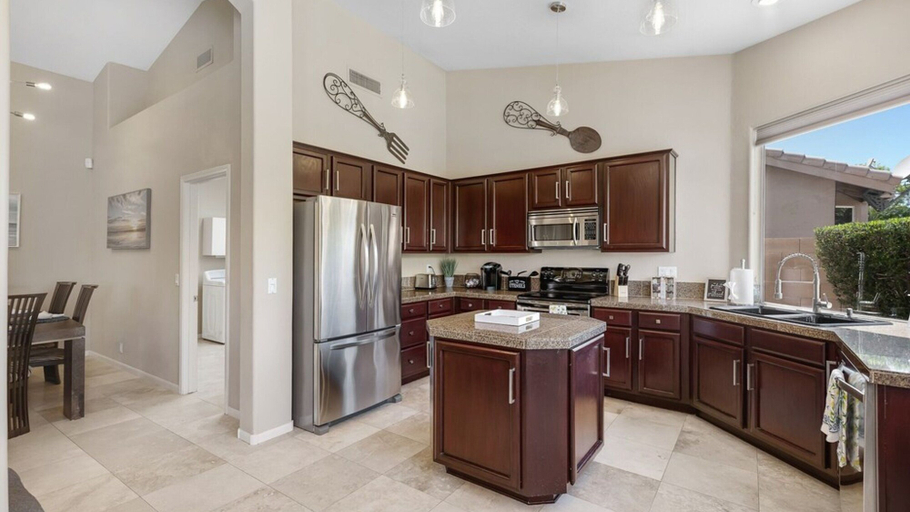 Private kitchen 4, Amazing Home in Great Location W/backyard Oasis!, Maricopa