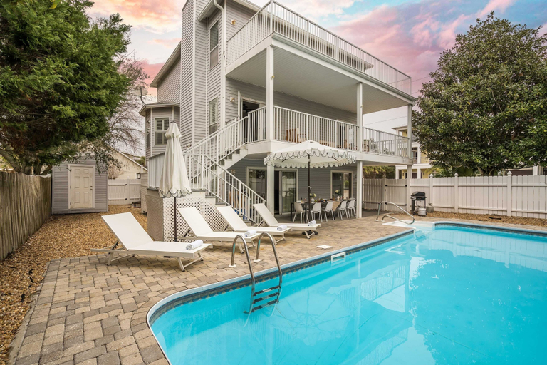 Others 3, Hourglass by Avantstay Chic Beach Getaway w/ Pool & Two Large Balconies, Okaloosa