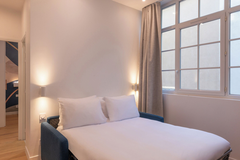 Bedroom 3, Faubourg Station, Paris