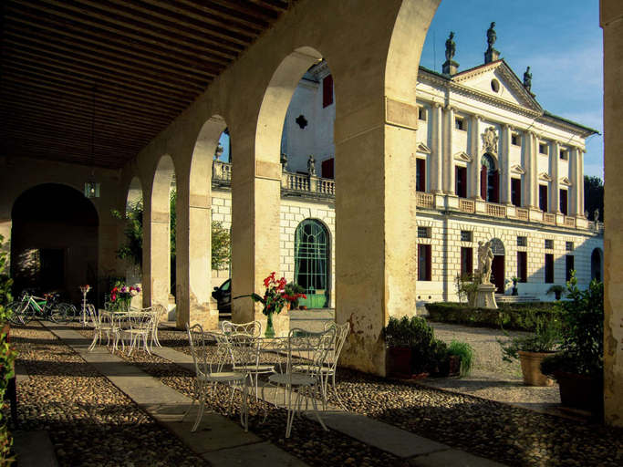 Dining 5, Villa in Venice With Private Pool & Park, Padua