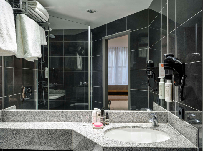 Bathroom 20