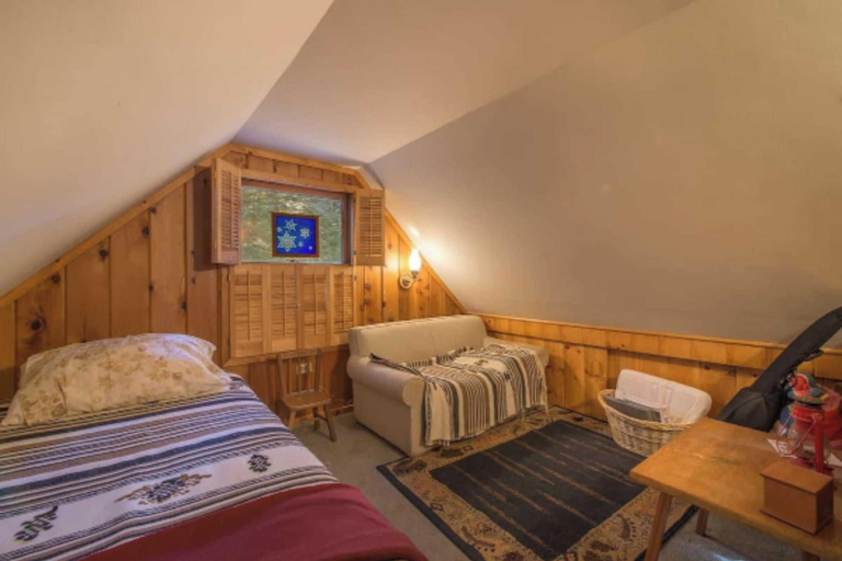 Bedroom, Owl's Peak by Avantstay Private Pine Tree Cabin Mins From The Water, El Dorado