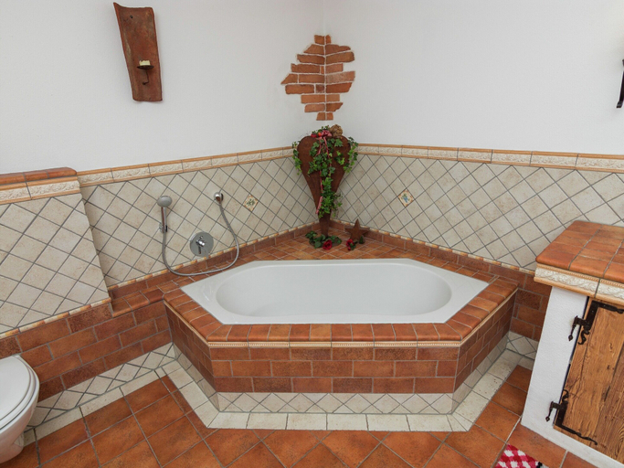 Bathroom 3, Quaint Holiday Home in Feldwies near Ski Area, Traunstein