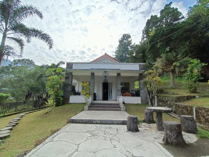 Exterior & Views, Villa Ashley by Surganya Villa, Bogor