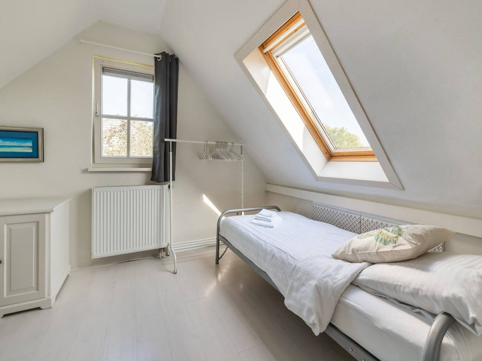 Room 4, Exclusive Villa in Zeewolde With a Terrace, Zeewolde