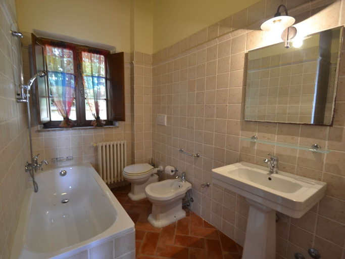 Bathroom 3, Tuscan Family Haven, Asciano, Siena