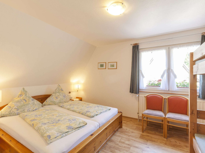 Bedroom 3, Gemutliches Appartement in Hallenberg mit Terrasse, Hochsauerlandkreis