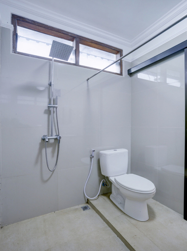 Bathroom 3, Hotel O Astiti Graha Tanah Lot, Tabanan