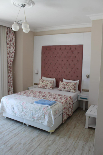 Bedroom 2, Derin Deniz Otel, Karataş