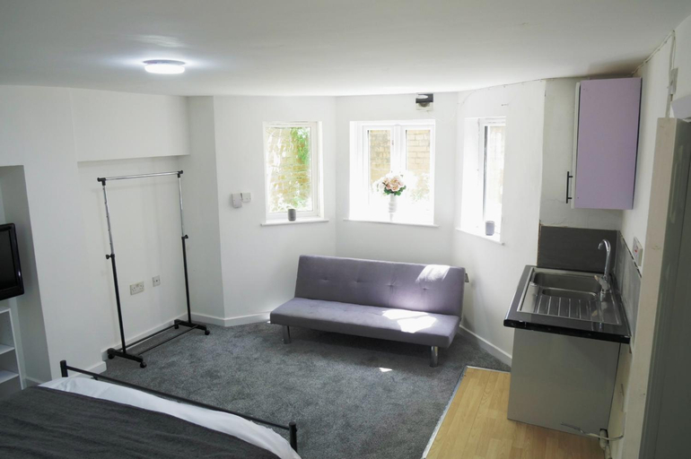 Others 3, Cosy & Modern 1 Bed Studio Apart-Hotel, Warwickshire