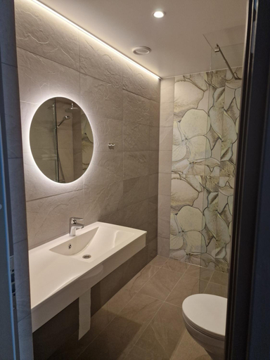 Bathroom 5, Janeda Aidahotell, Ambla