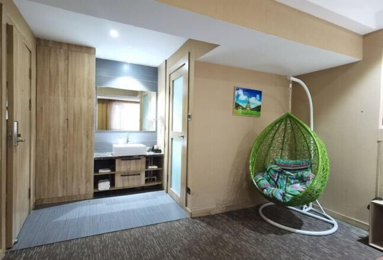 Bedroom 3, Riverside Hotel, Dalian