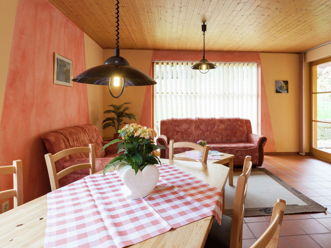 Others 5, Ferienhaus mit Terrasse in Schirgiswalde, Bautzen