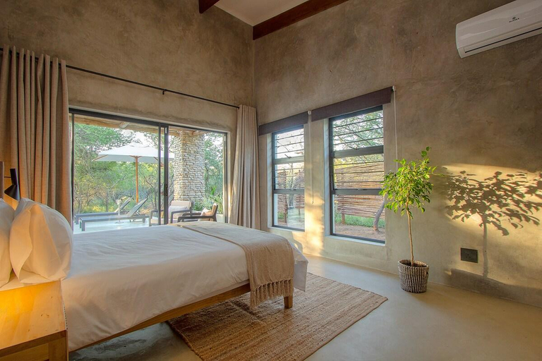 Bedroom 2, The Duchess. Luxury Safari Villa, Ehlanzeni