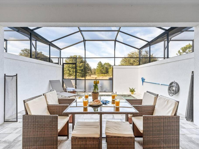 Food & Drinks 5, Your Next IG Post: Luxury Modern Home Close to All, Lake