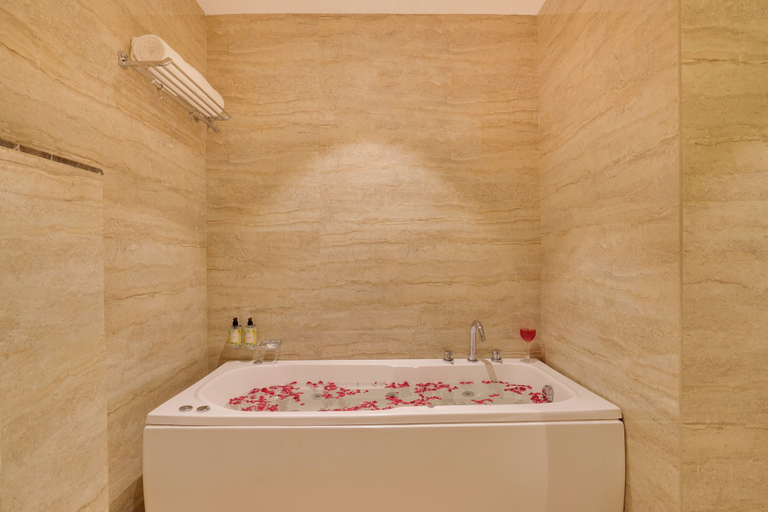 Bathroom 4, Lemon Tree Resort, Mussoorie, Dehradun