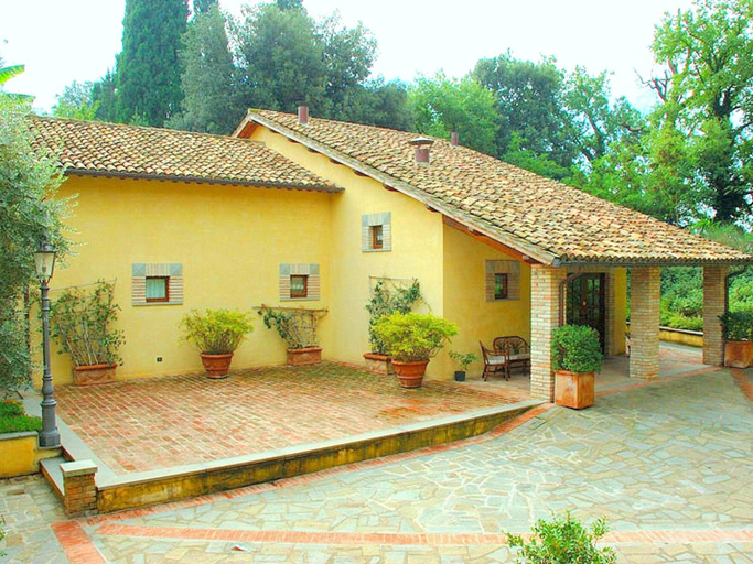 Exterior & Views 2, Apartment in Perugia With Pool & Terrace, Perugia