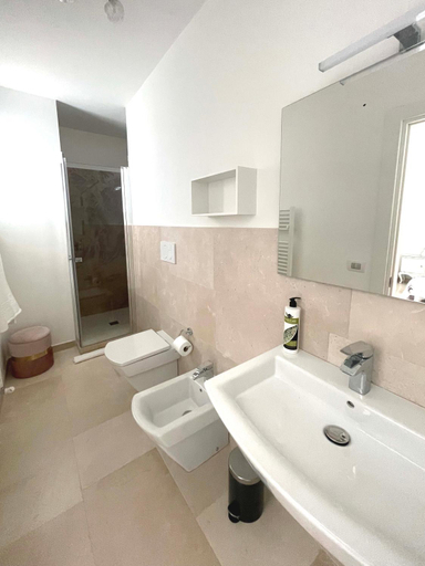 Bathroom 4, AuGuStea, Bari