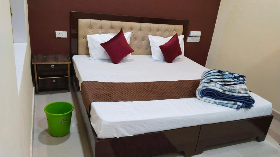 Bedroom 3, Dev paying guest house, Varanasi