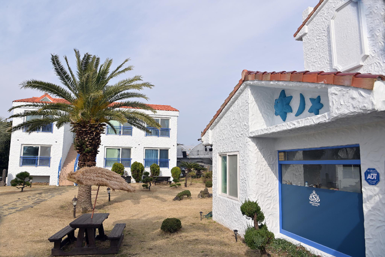 Exterior & Views 1, Sweet Stay Pension, Seogwipo