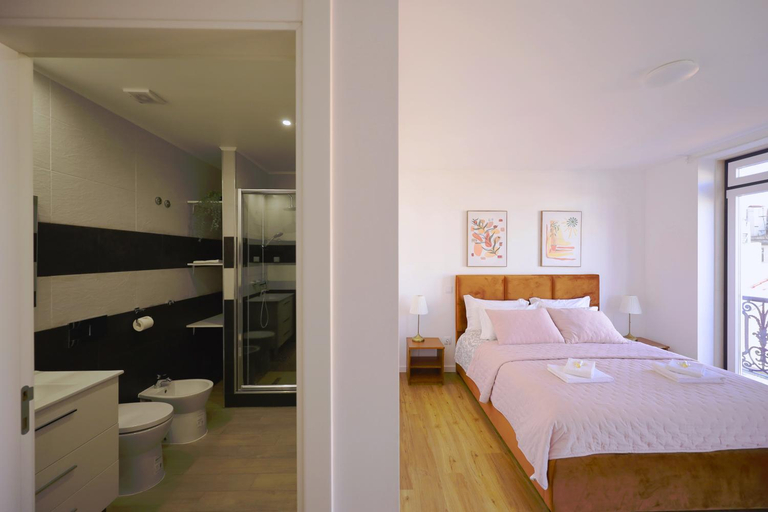 Bathroom 5, Lisboa Intendente 3Bedroom Apartment with Balcony, Lisbon