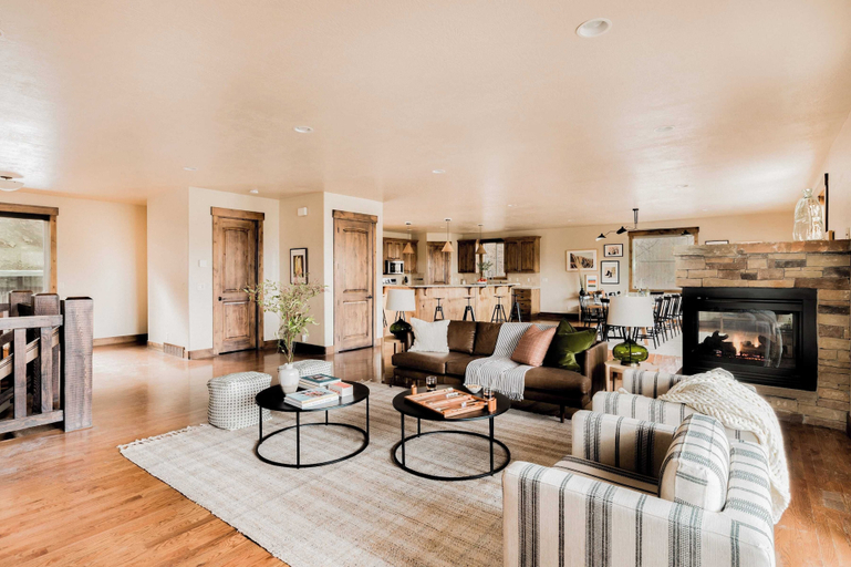 Parley by AvantStay Gorgeous Rustic Cabin w Mtn Views, Summit